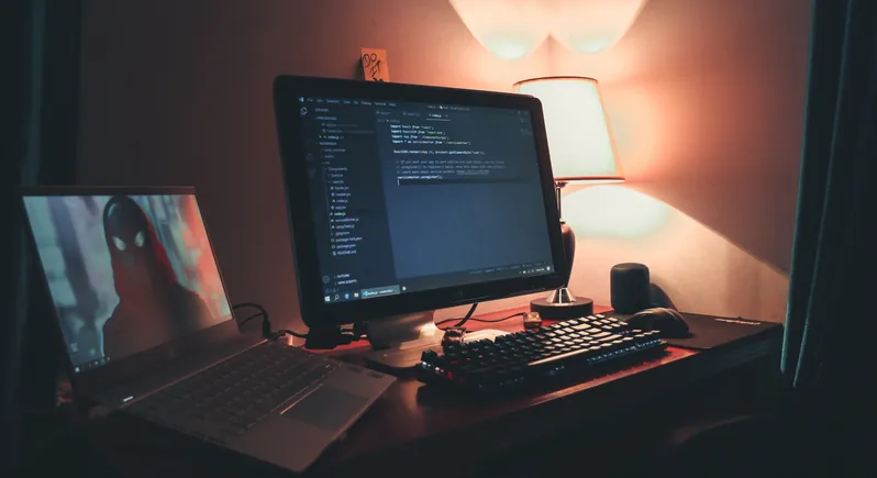 Poste de travail d'un développeur WordPress indépendant à Bordeaux